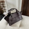 32472f26-b8cd-4b19-839c-9813224ac30d Vintage-style large-capacity handbag