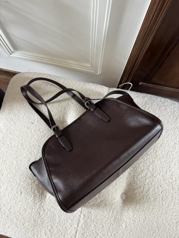 3430dc56-22b7-4dc7-a892-5ede8b41a2c3 Vintage-style large-capacity handbag
