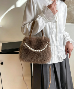 7 Women's Versatile and Stylish Plush Handbag