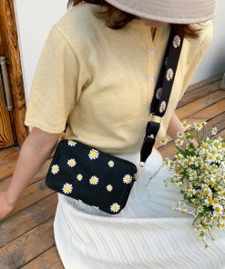 b6f4c1bf-5c7e-4d52-b350-f132db2936e3 Women's Flower Shoulder Crossbody Fashion Chain Bag