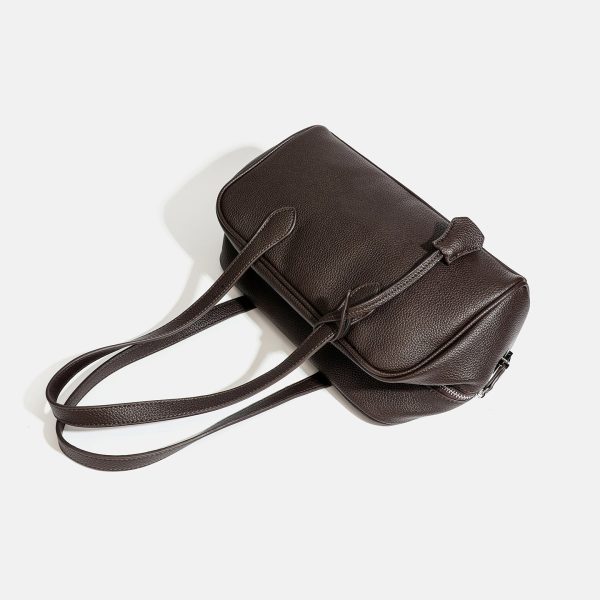 c3dbc7e1-42e6-436b-9587-018ac2e74db8 Versatile, high-capacity handbag suitable for commuting