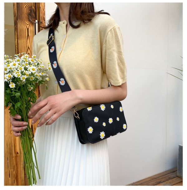 cc9cbcf0-0252-400b-910a-ad0f5678a557 Women's Flower Shoulder Crossbody Fashion Chain Bag